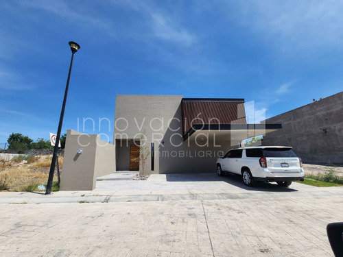 Casa En Venta En Lomas Del Campanario Iv, Con 3 Recámaras