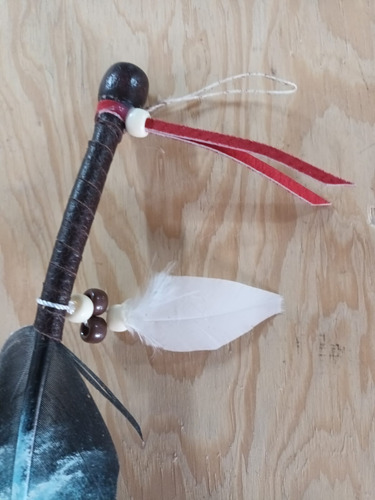 Pluma De Ganso Con Aguilas Volando Pintada A Mano Varios