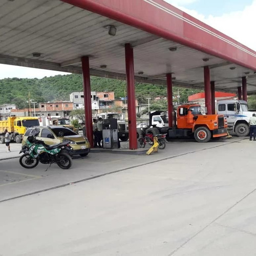 Imagen 13 de 26 de Leal Pérez Vende Bomba De Gasolina En Puerto Cabello