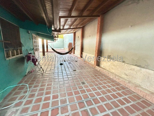 Erika Armeya Vende, Casa En La Urbanizacion Santa Cecilia De Cabudare. Flex: 25-20453