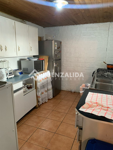 Casa En Venta De 4 Dorm. En Maipú