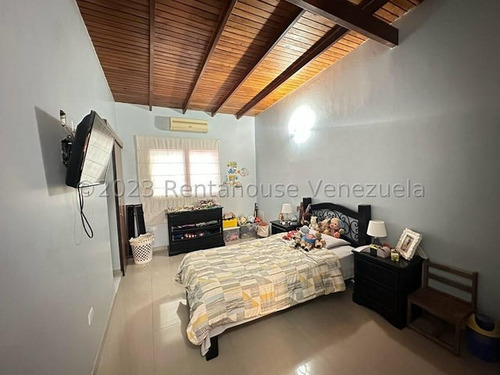 Edel Vargas Vende Bella, Amplia Y Moderna Casa En Cabudare