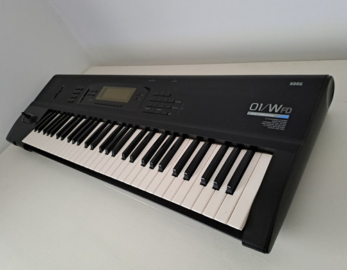 Excelente Korg 01/wfd Digital Synthesiser Workstation