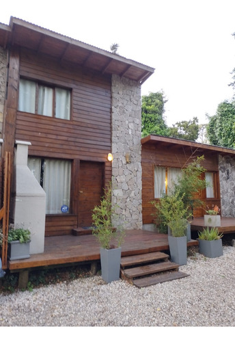 Grupo De Casas Cabañas Para Alquierl Temporal O Viviendas
