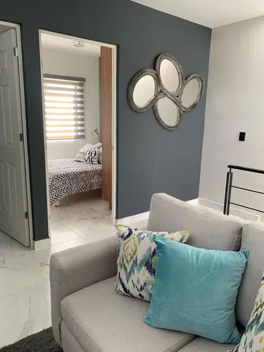 Casa En Venta Entre El Refugio Y Zibata, 3 Recamaras, 2.5 Baños, Alberca, S.24.7