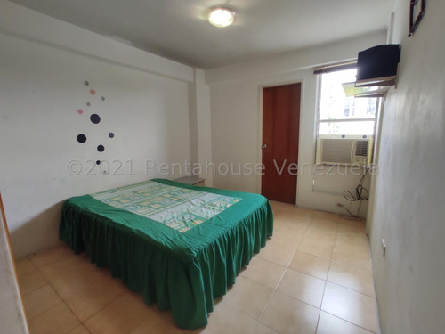 Apartamento En Venta Urb San Miguel Maracay 25-13816 Jecg