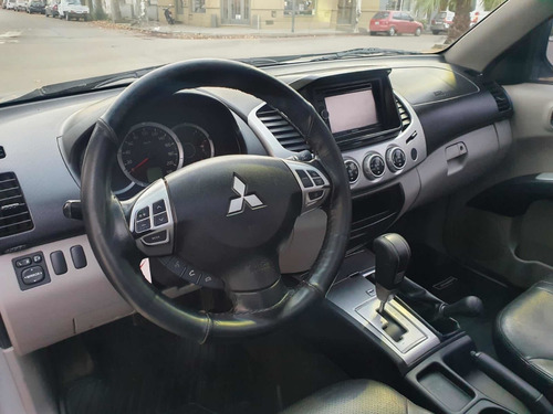 Imagen 7 de 13 de Mitsubishi L200 2014 2.5 Cd 4wd High-power Di-d At5 Cuero
