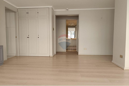 Amplios Espacios Para Remodelar !!!
