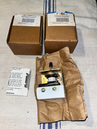 Set Of Two Johnson Controls P-7100-1 Presure Electric Swit