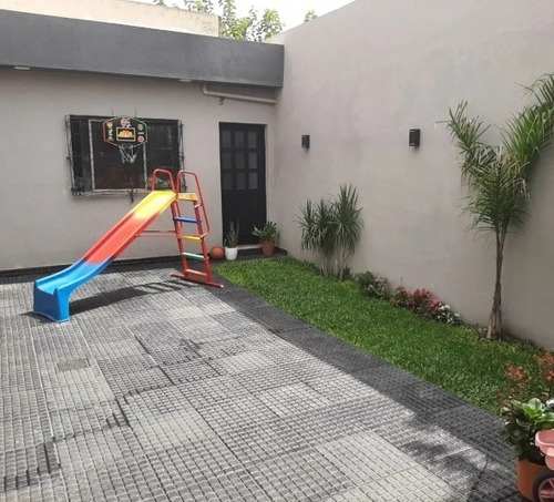 Imagen 10 de 11 de Chalet En Venta En Villa Luzuriaga.