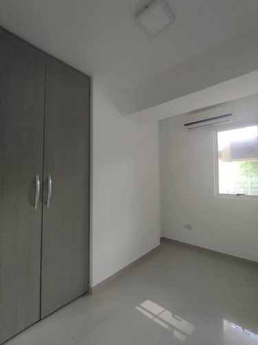 Imagen 15 de 16 de Leal Pérez Vende Apartamento Chimeneas, Vista Al Parque