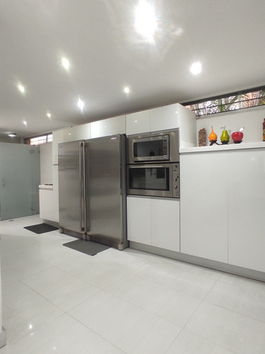 Town House En Venta. Urb. Santa Eduvigis