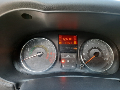 Imagem 11 de 11 de Renault Clio 2015 1.0 16v Expression Hi-power 5p