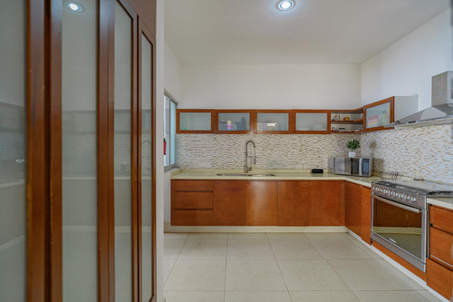 Casa En Venta Con Jardín Privado Y Jacuzzi De 8 Personas En Condominio Tlaltenango