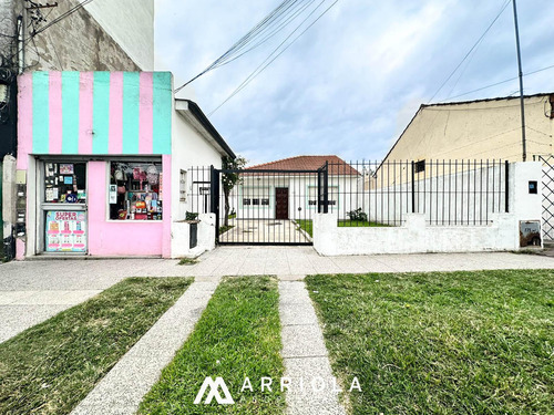 Casa Y Local En Lote Propio. Barrio Las Avenidas.