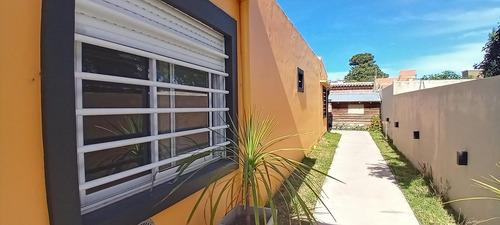 Imagen 2 de 25 de 4 Ambientes En Barrio Residencial