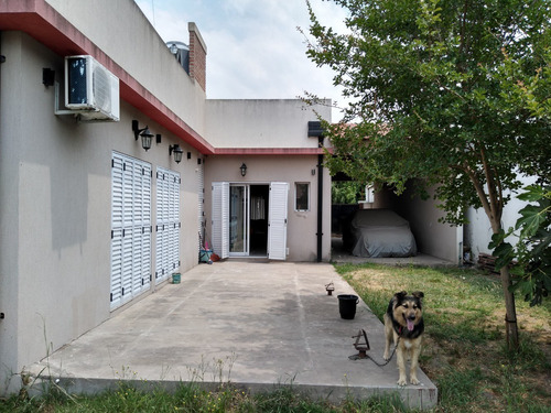 Imagen 2 de 12 de Vendo Casa 3 Domitorios Garaje Y Quincho Lavadero Parque