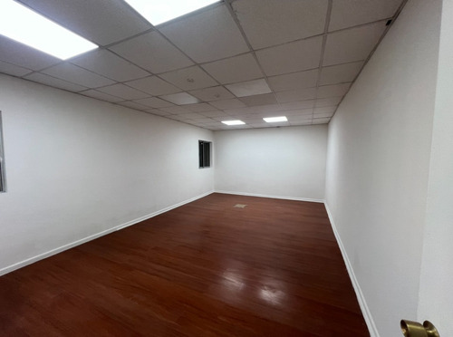 Se Arrienda Bodega Con Amplias Oficinas