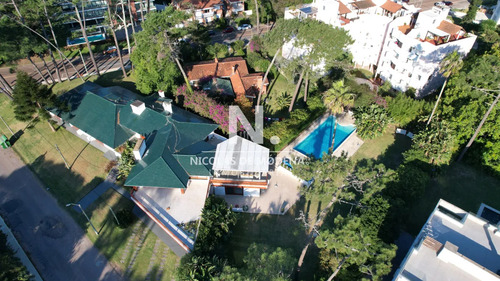 Vende Y Alquila Gran Casa De 5 Dormitorios En Playa Mansa, Punta Del Este