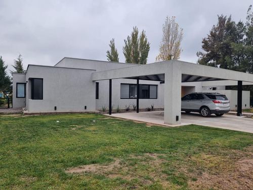 Hauser Vende Casa De Categoria En Barrio Liceo 1