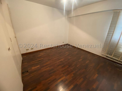 Se Vende Apartamento 164mts, Piso Bajo 3hab+servicio 2baños+servicio. 2 Puestos. 1 Maletero Mls 24-22727 Rp