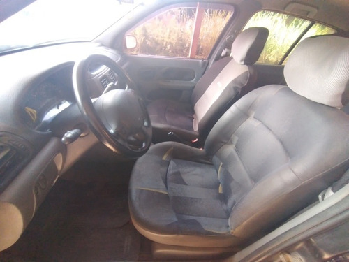 Renault Clio 2001 1.0 16v Rn 5p