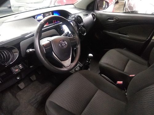 Imagem 8 de 12 de Toyota Etios Hatch X 1.3 16v 5p Mec Completo 2015 Vinho