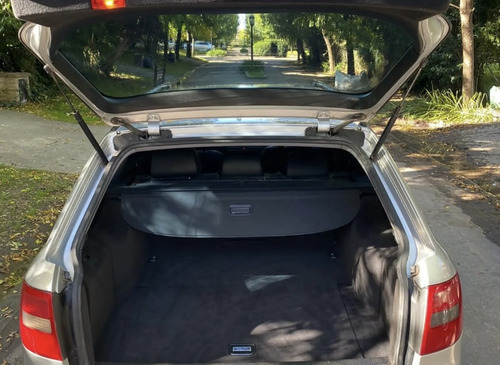 El Audi A6 Allroad 2005 Con Motor V8 Es Un Vehículo Todoterr