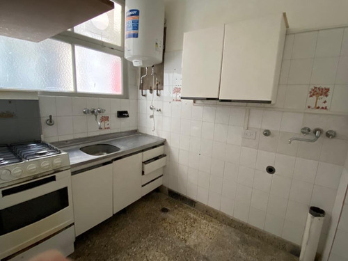 Imagen 9 de 11 de Departamento 2 Ambientes Y Medio 1º Piso Por Escalera