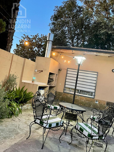 Casa En Berazategui En Venta Mas Casa Al Fondo. Toma Depto En Parte De Pago. Sobre Avenida Mitre.