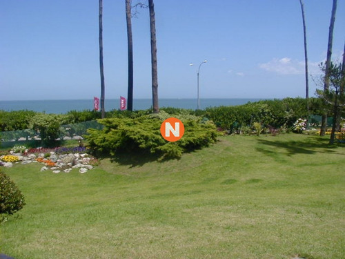 Casa En Venta Y Alquiler, Pinares, Punta Del Este, 5 Dormitorios.- Ref: 205047