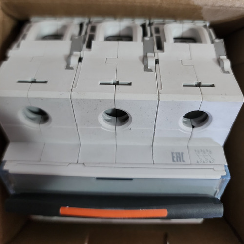 Interruptor Automatico 3p 32a 25ka Curva C Tripolar 409784