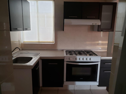 Departamento En Último Piso Sobre Eje Central