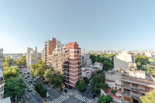 Luminosa Oficina Semi Piso Alto, En Caballito, Cerca De Todo.