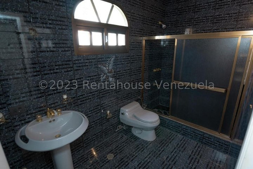 Casa En Venta Con Amplias Áreas Verdes Con Piscina Colinas De Carrizal, Carrizal Altos Mirandinos