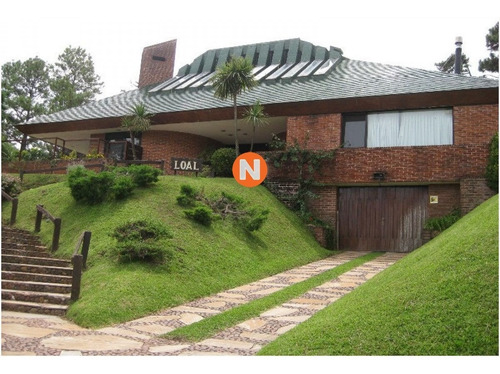 Casa En Venta, Cantegril, Punta Del Este, 5 Dormitorios.- Ref: 208995