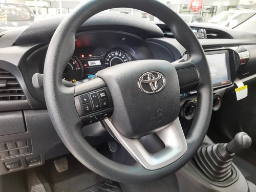 Imagen 6 de 11 de Hilux D. Cab. Sr 2022 Saúl