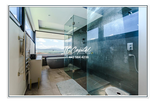 Residencia Con Cascada Y Alberca - Zibatá Qro.