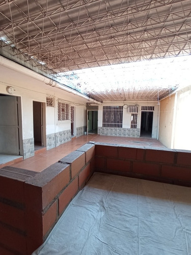 Imagen 13 de 14 de Casa En Venta Urb. Las Acacias Maracay*