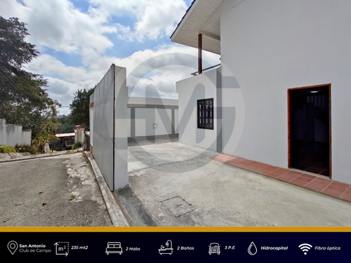 Sm 253-2-5 Townhouse Actualizado De Dos Niveles En La Exclusiva Urbanización Club De Campo, Precio De Oportunidad.