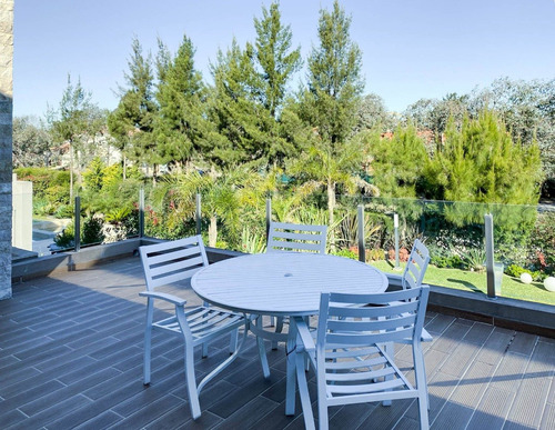 Imagen 11 de 14 de Imponente Propiedad En Venta, En Saint Thomas Este, Canning.