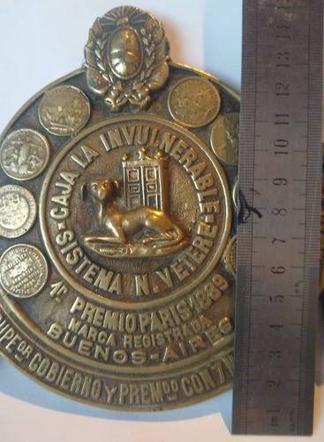Antiguo Escudo Bronce Caja La Invulnerable Premio Paris 1889 (Usado)