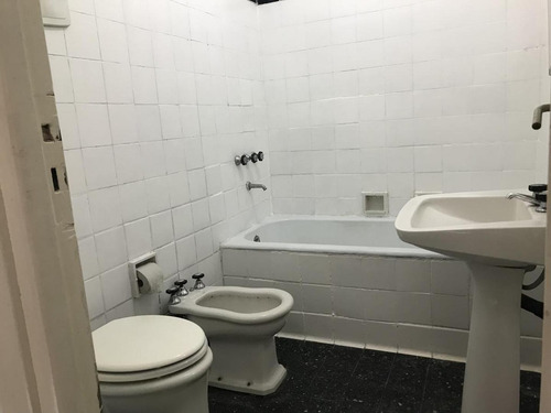 Departamento 2 Amb. C./ Patio - Parque Patricios