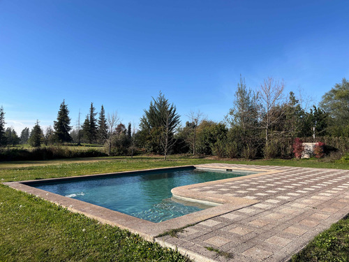 Casa Chilena En Condominio Con Club De Golf En Linderos