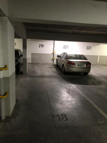 Imagen 1 de 1 de Arriendo 2 Estacionamiento En Linea