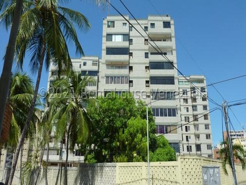 Playa Grande Apartamento En Venta Mls# 24-17121 Rp