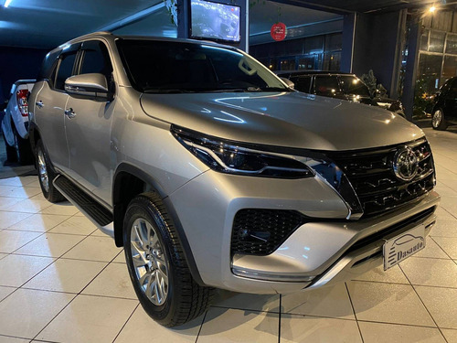 Imagem 3 de 14 de Toyota Hilux Sw4 2.8 D-4d Turbo Diesel Srx 7l 4x4