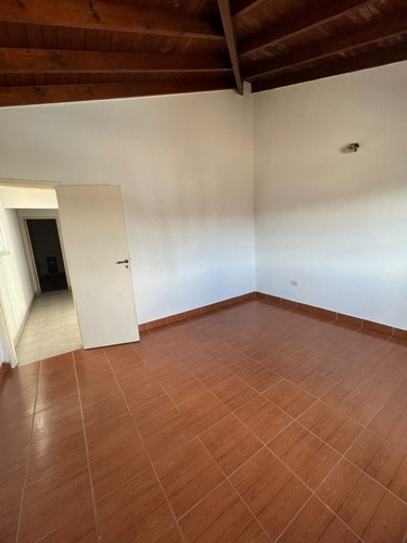 Hermosa Casa En 2 Plantas - Mas Local