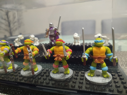 10 Figuras Tortugas Ninja Mega Bloks Classic Con Exhibidor 10 Tmnt (Usado)