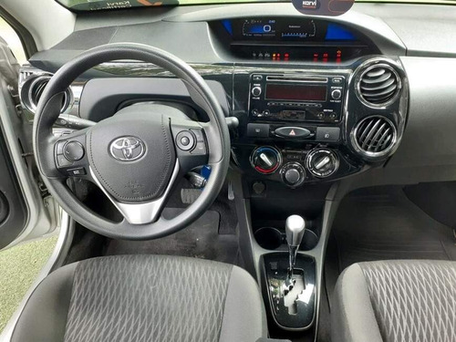 Imagem 6 de 12 de Etios 1.5 X Plus Sedan 16v Flex 4p Automático